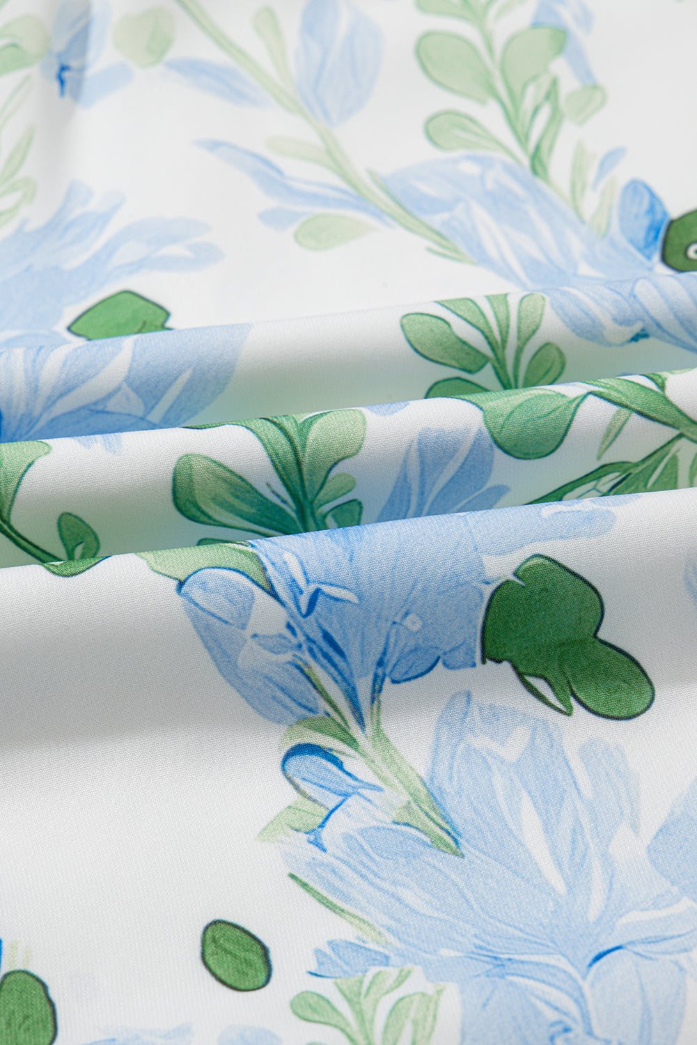 Minivestido de manga corta con capas y ribete en contraste floral azul cielo