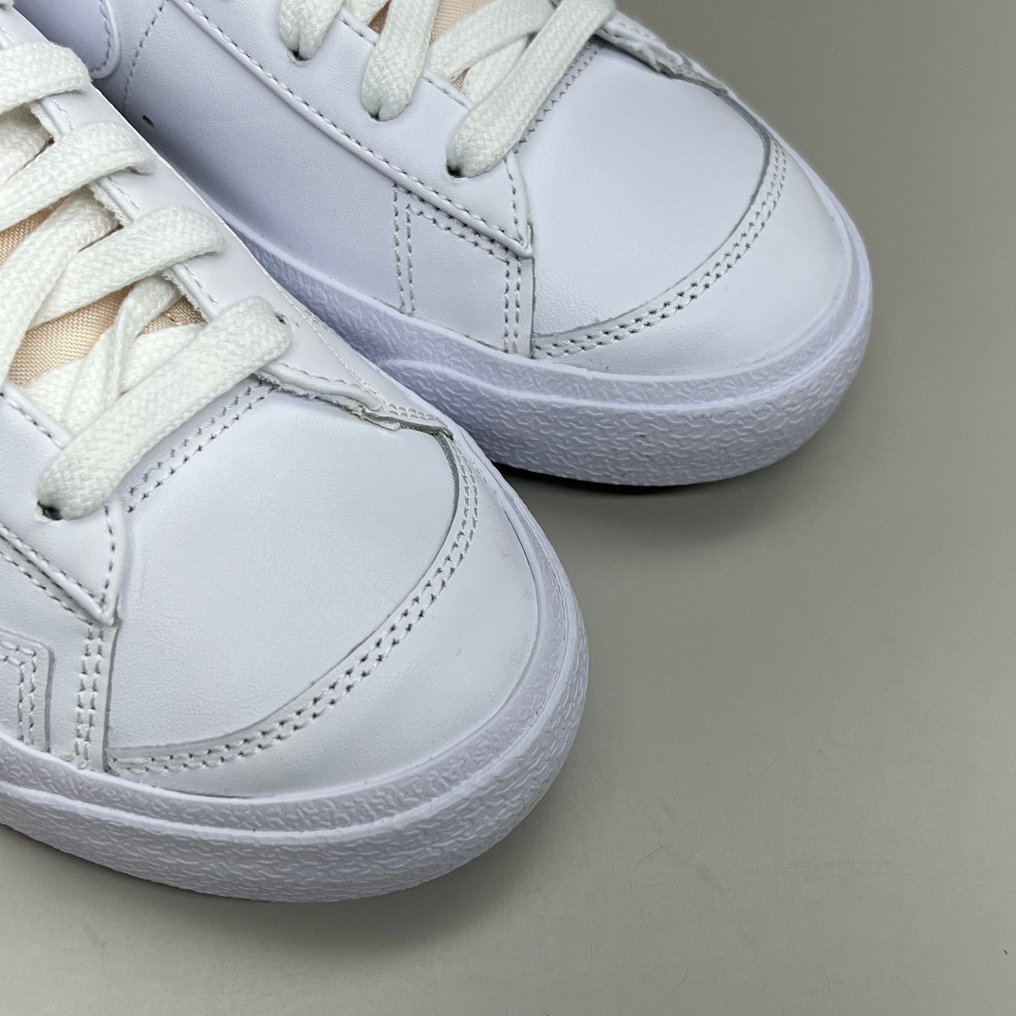 NIKE Blazer Mid 77' High-top Shoes SZ Womens 9.5 Mens 8 White & Peach CZ1055-117