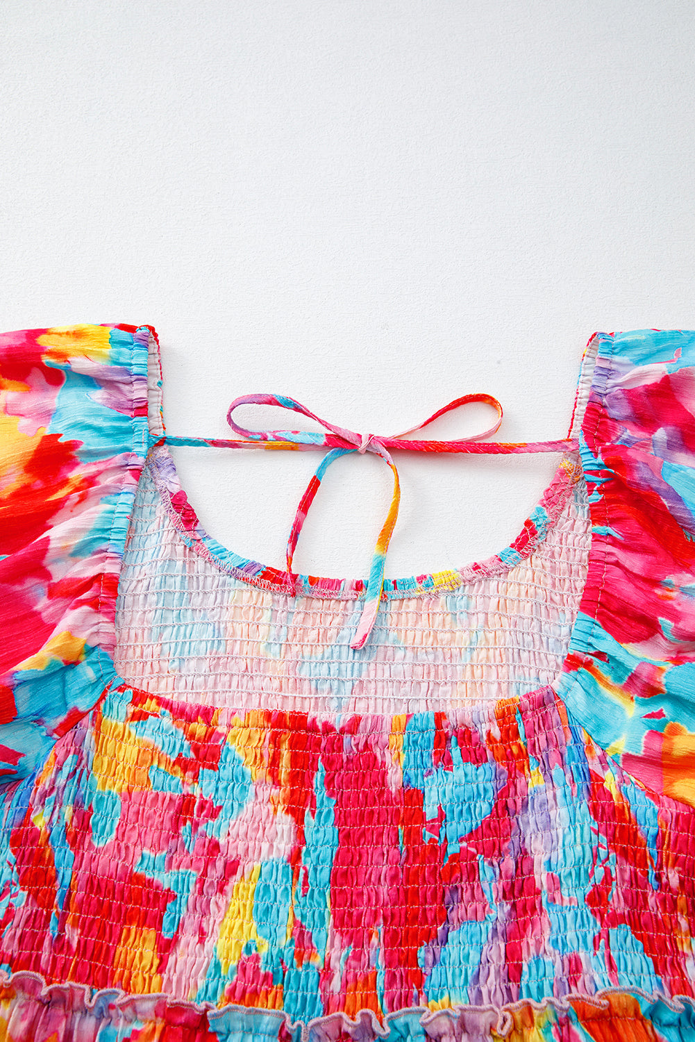 Vestido de Talla Grande con Estampado Floral Abstracto, Mangas Abullonadas, Escote Cuadrado, Busto Fruncido y Espalda Atada
