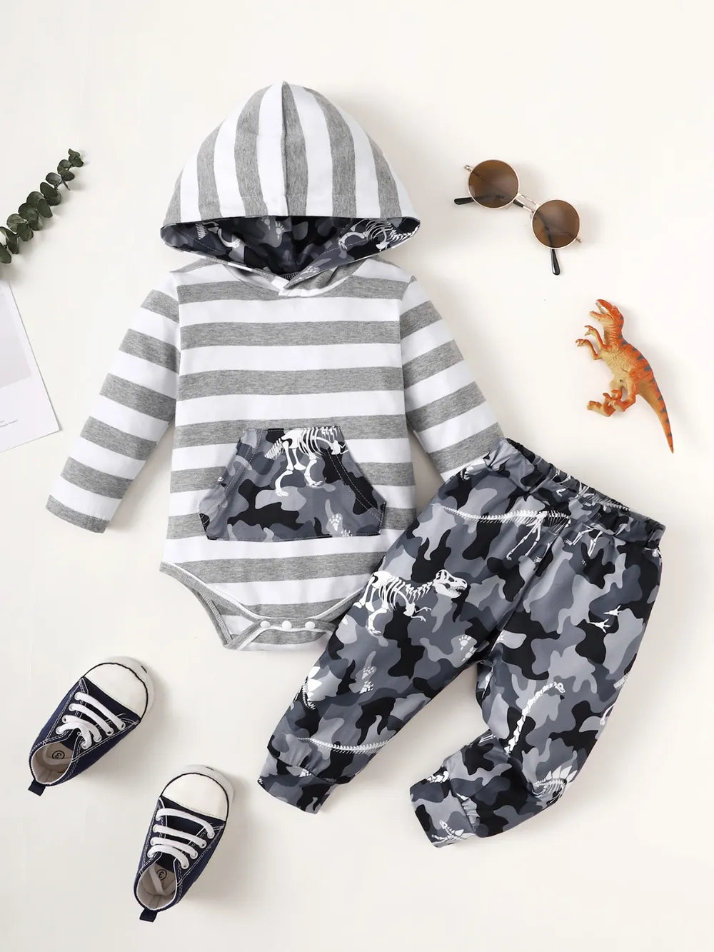 Conjunto de body con capucha a rayas y pantalón de camuflaje para bebé y niña pequeña