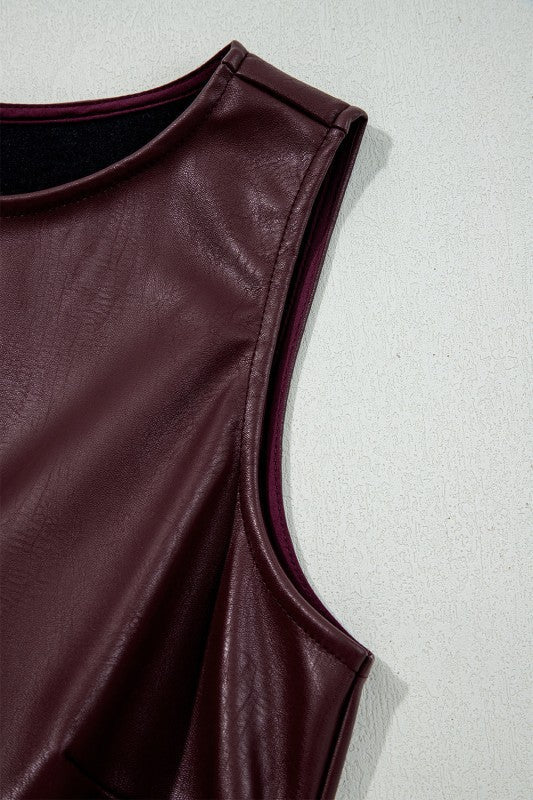 Minivestido sin mangas de cuero vegano