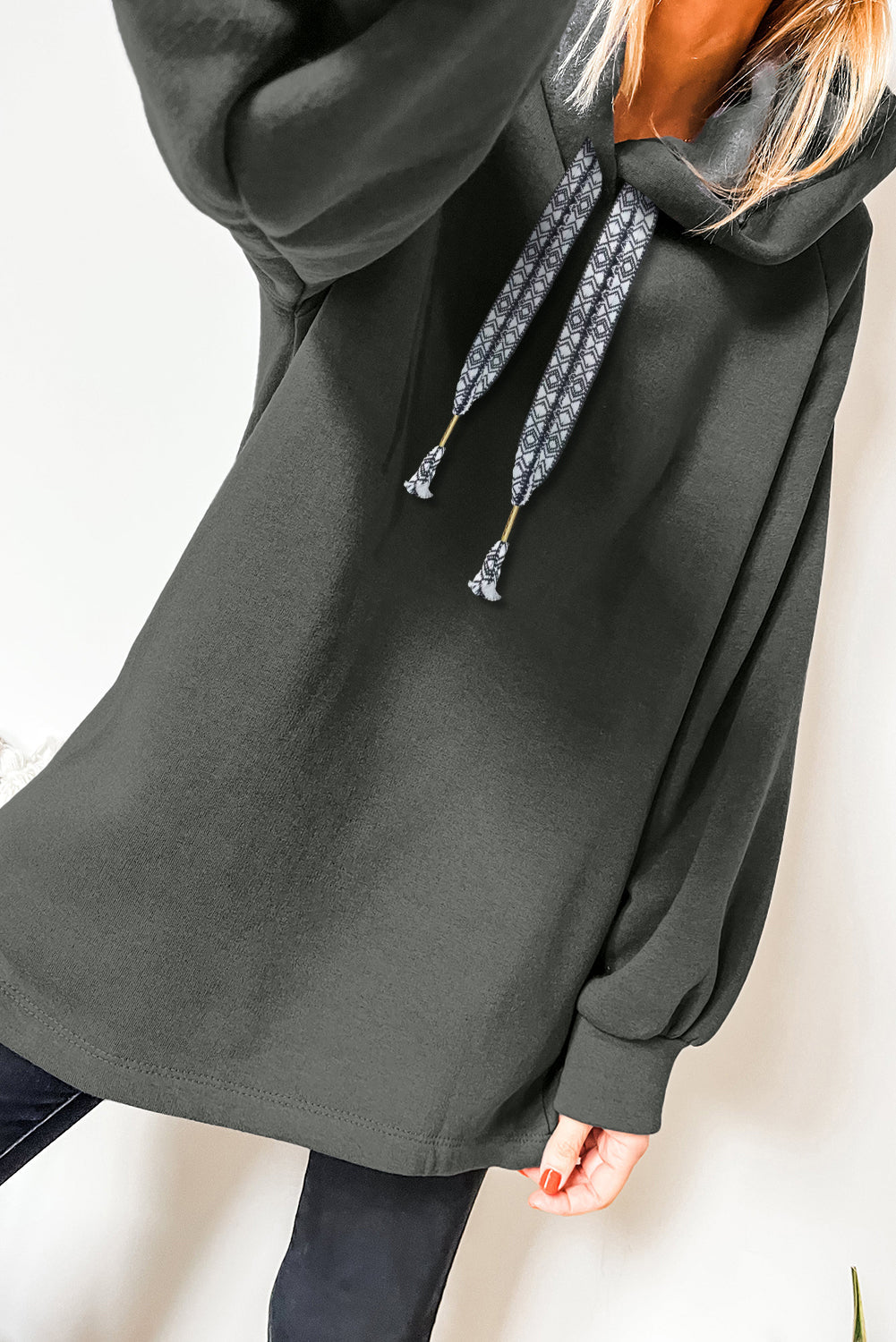 Sudadera tipo túnica con capucha con cordón y mangas raglán