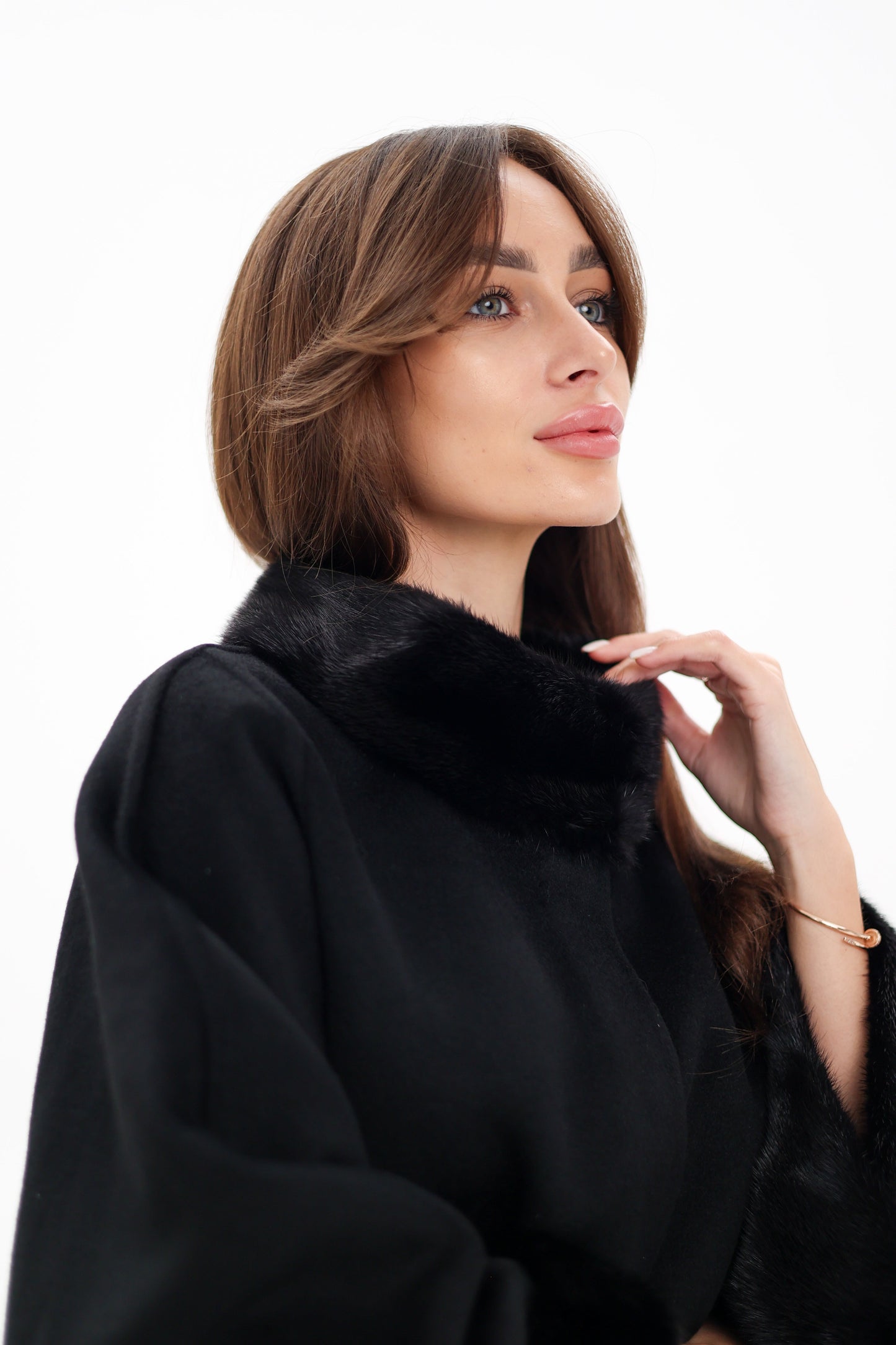 Poncho de lana de doble cara con piel de visón escandinavo auténtico