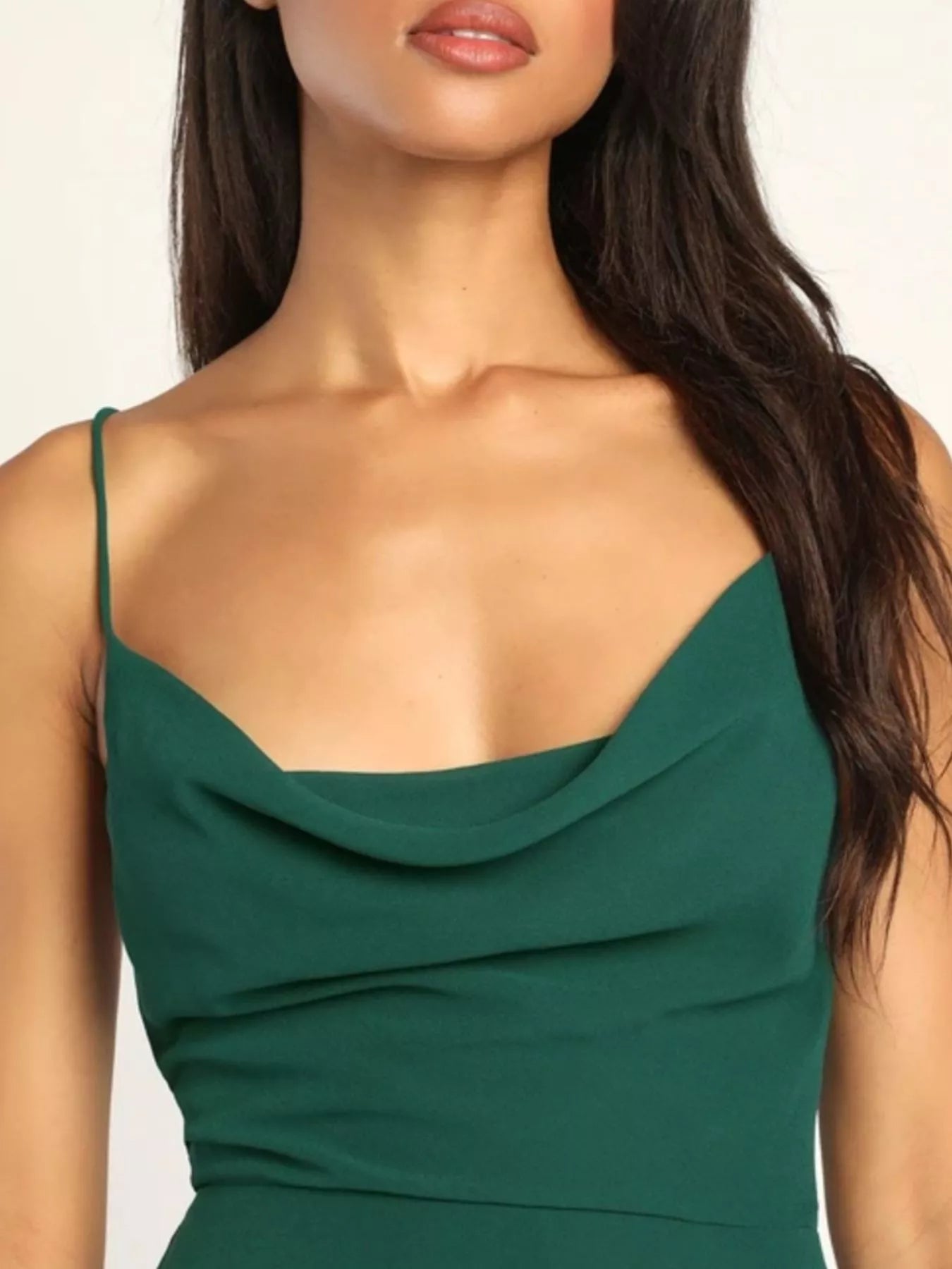 Vestido largo con cuello vuelto y abertura