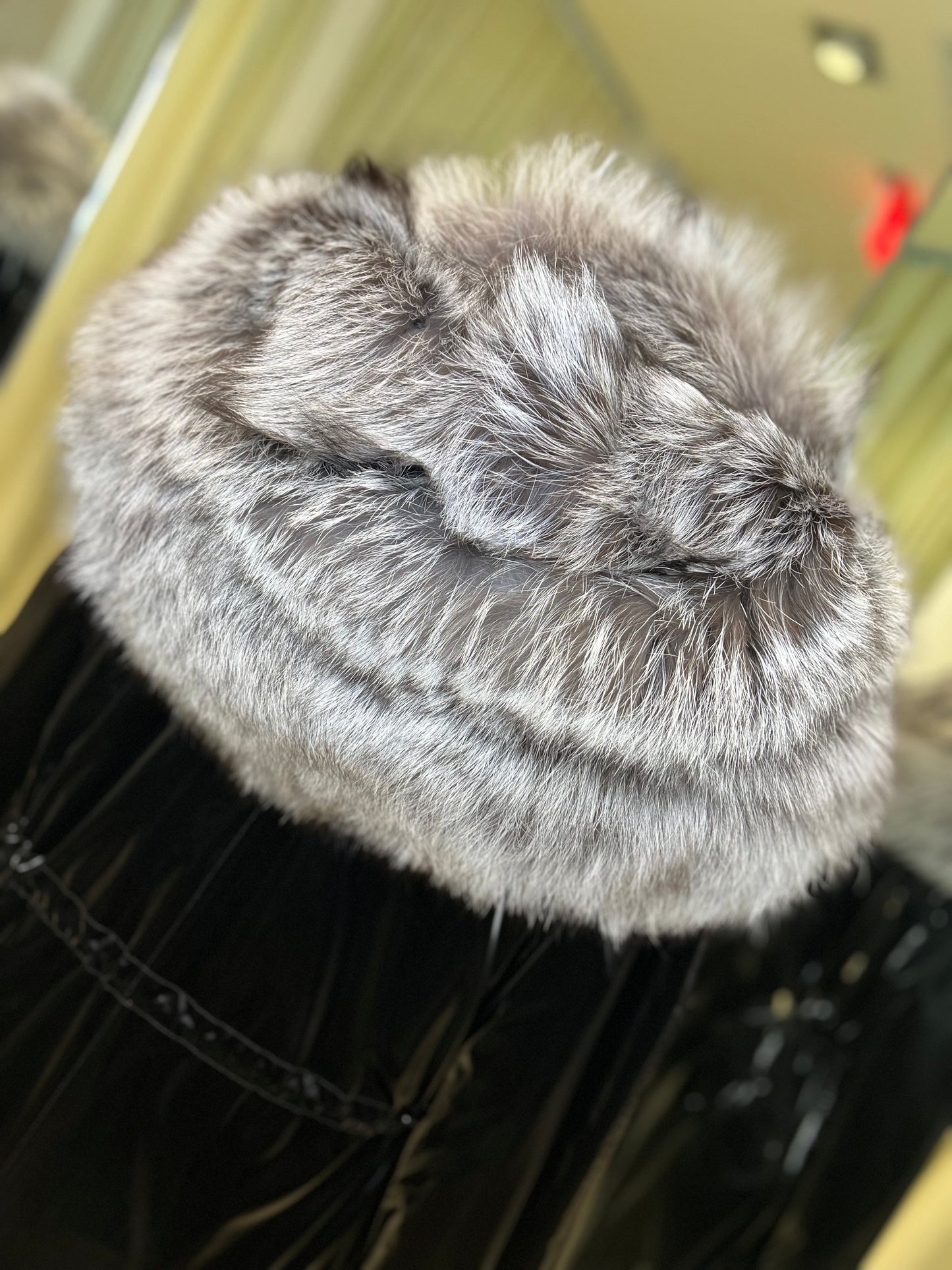 Parka Forrada con Capucha de Zorro Plateado Genuino y Aislamiento de Conejo