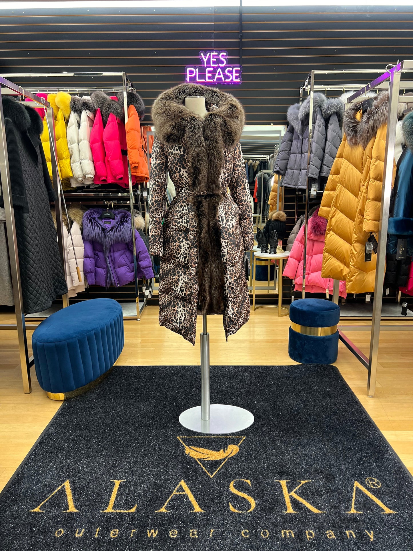 Parka aislante de auténtica piel de zorro plateado y plumón