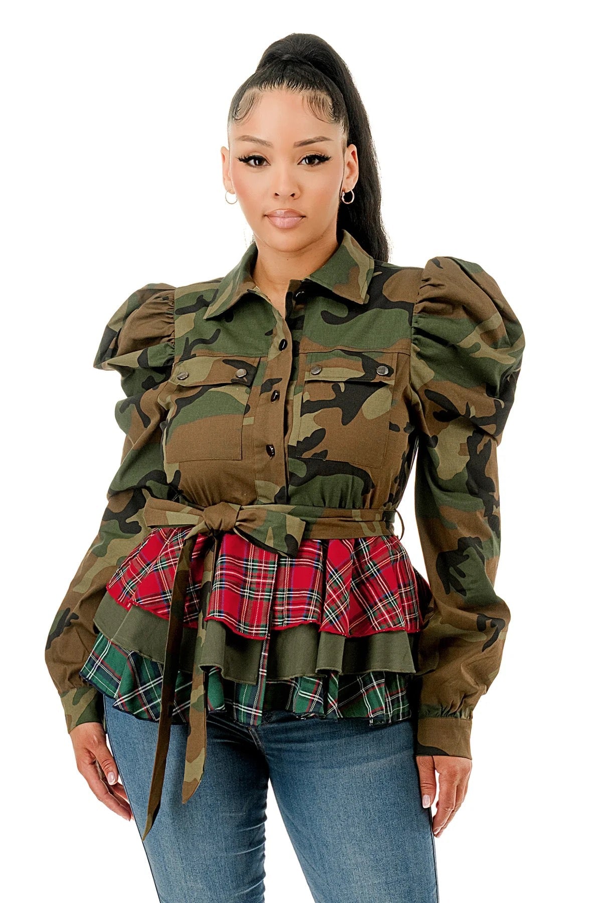 Chaqueta con cordones en la cintura, parches, volantes, peplum y capas de manga larga con estampado de camuflaje
