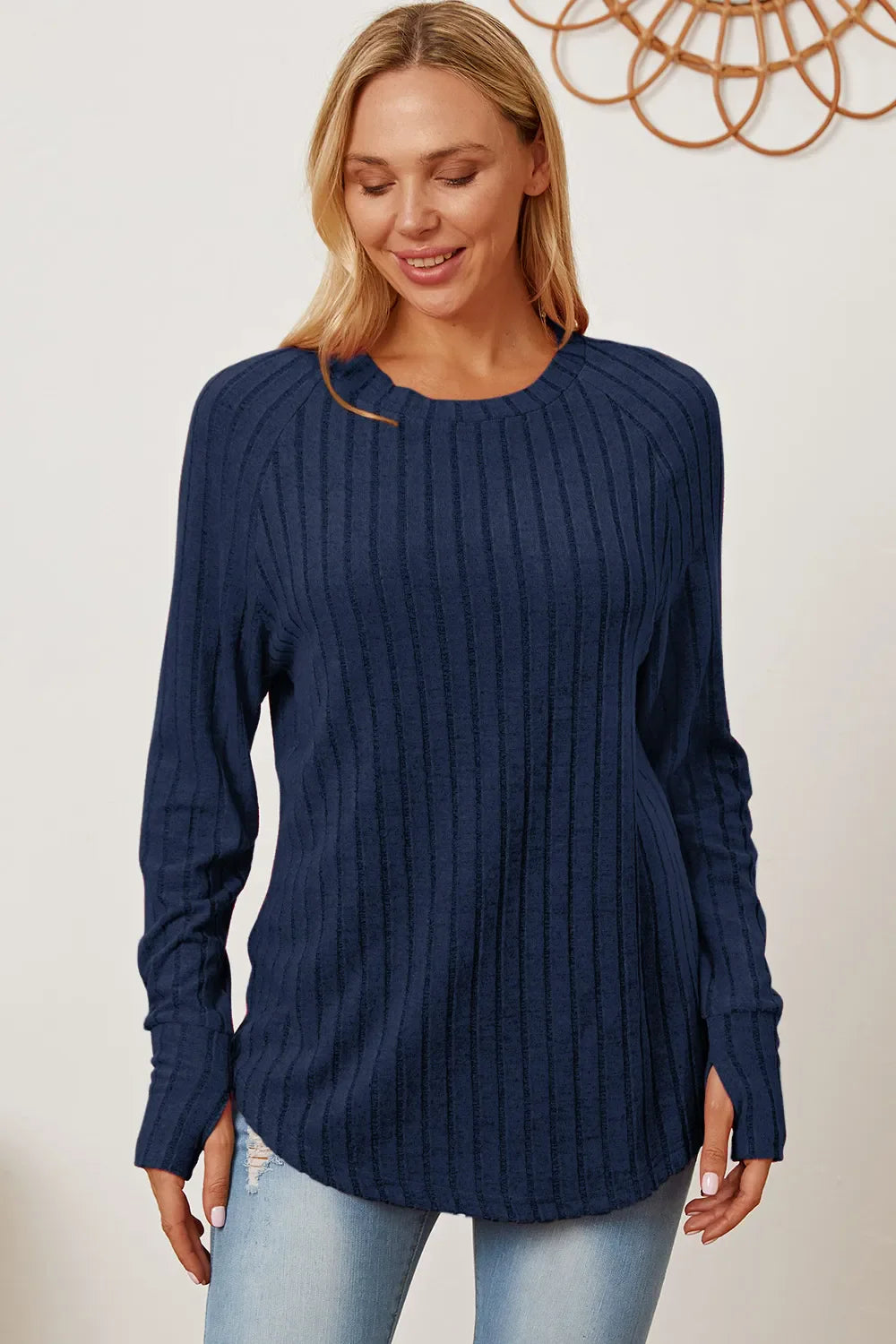 Camiseta básica de canalé con manga de orificio para pulgar y de talla completa para mujer