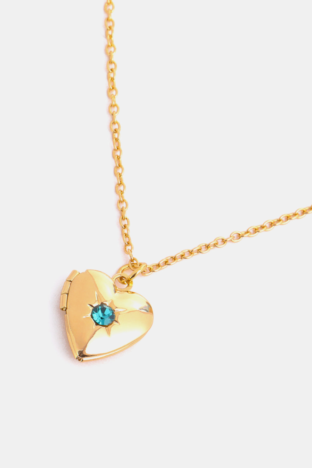 Collar con colgante de circonita en forma de corazón y chapado en oro de 14 quilates
