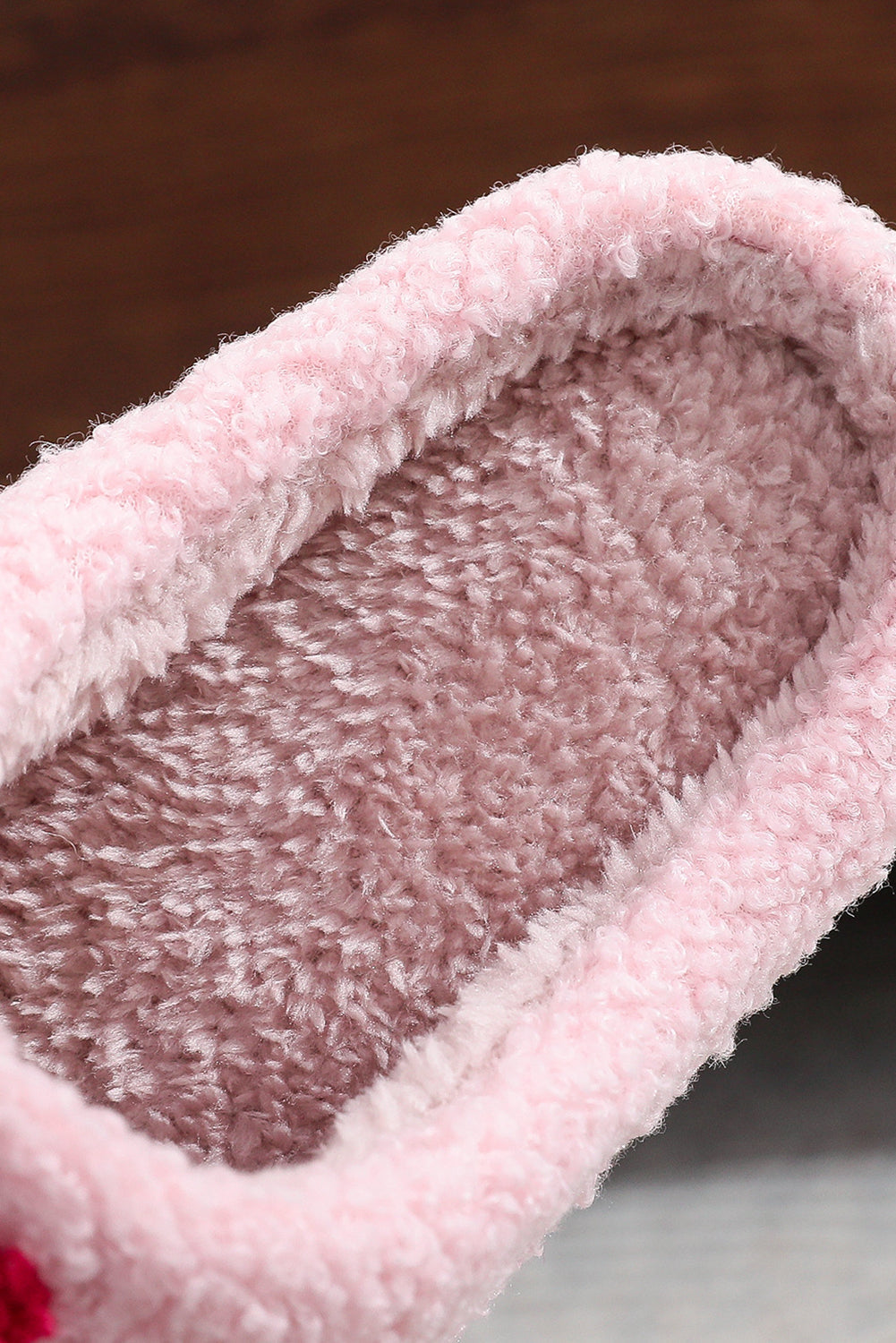 Pantuflas de invierno de felpa con letras rosadas XOXO