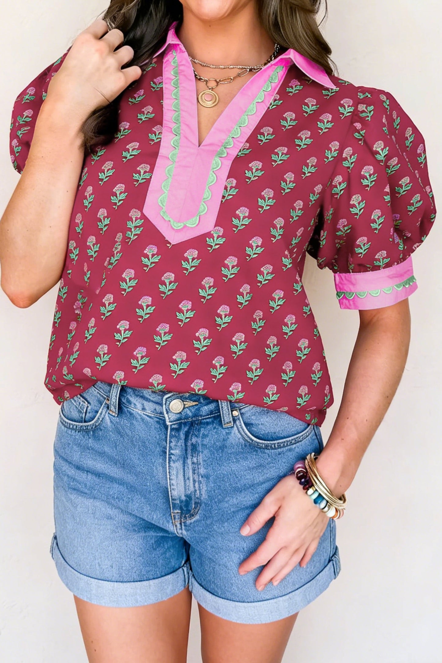 Blusa Roja con Cuello en Contraste Escote en V Ribete de Ricrac Manga Corta Abullonada Estampado Floral