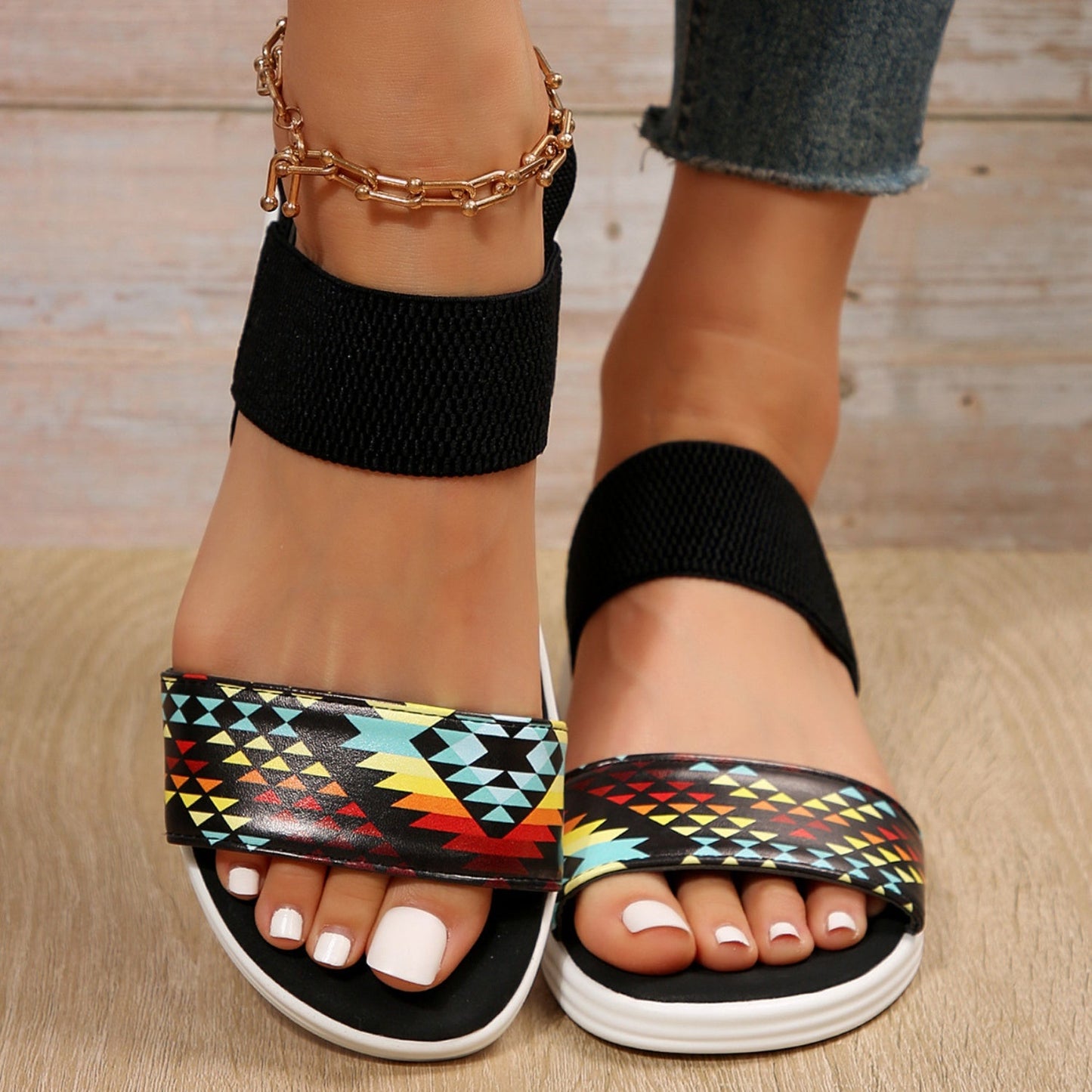 Sandalias de tacón bajo de piel sintética con puntera abierta