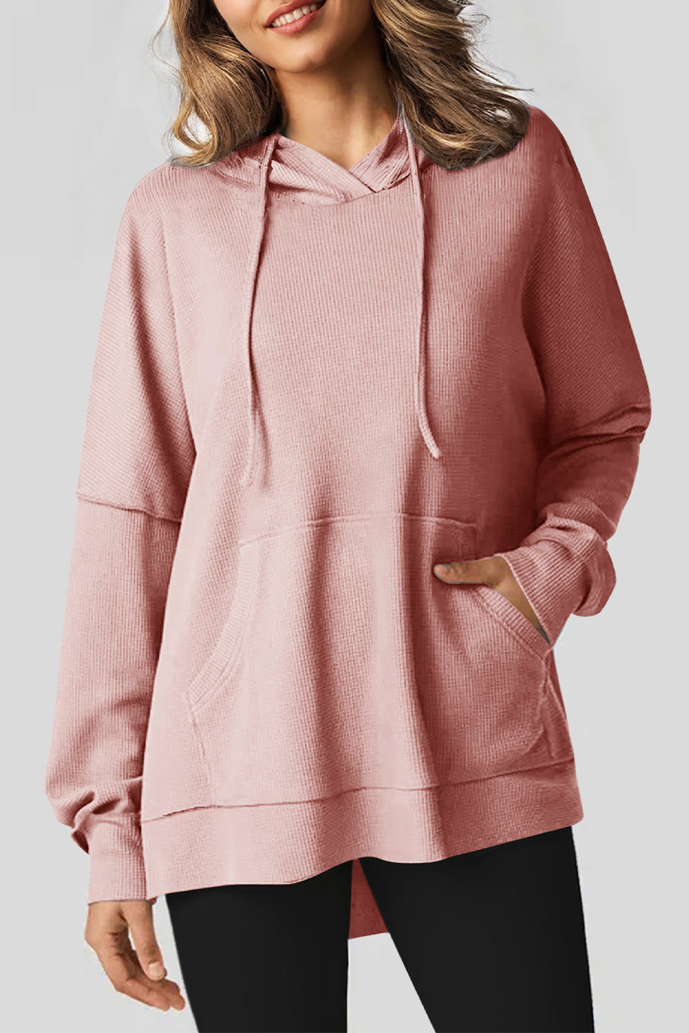 Sudadera con capucha grande, de punto gofre rosa claro, forrada de felpa, con dobladillo asimétrico (más corto por delante que por detrás)