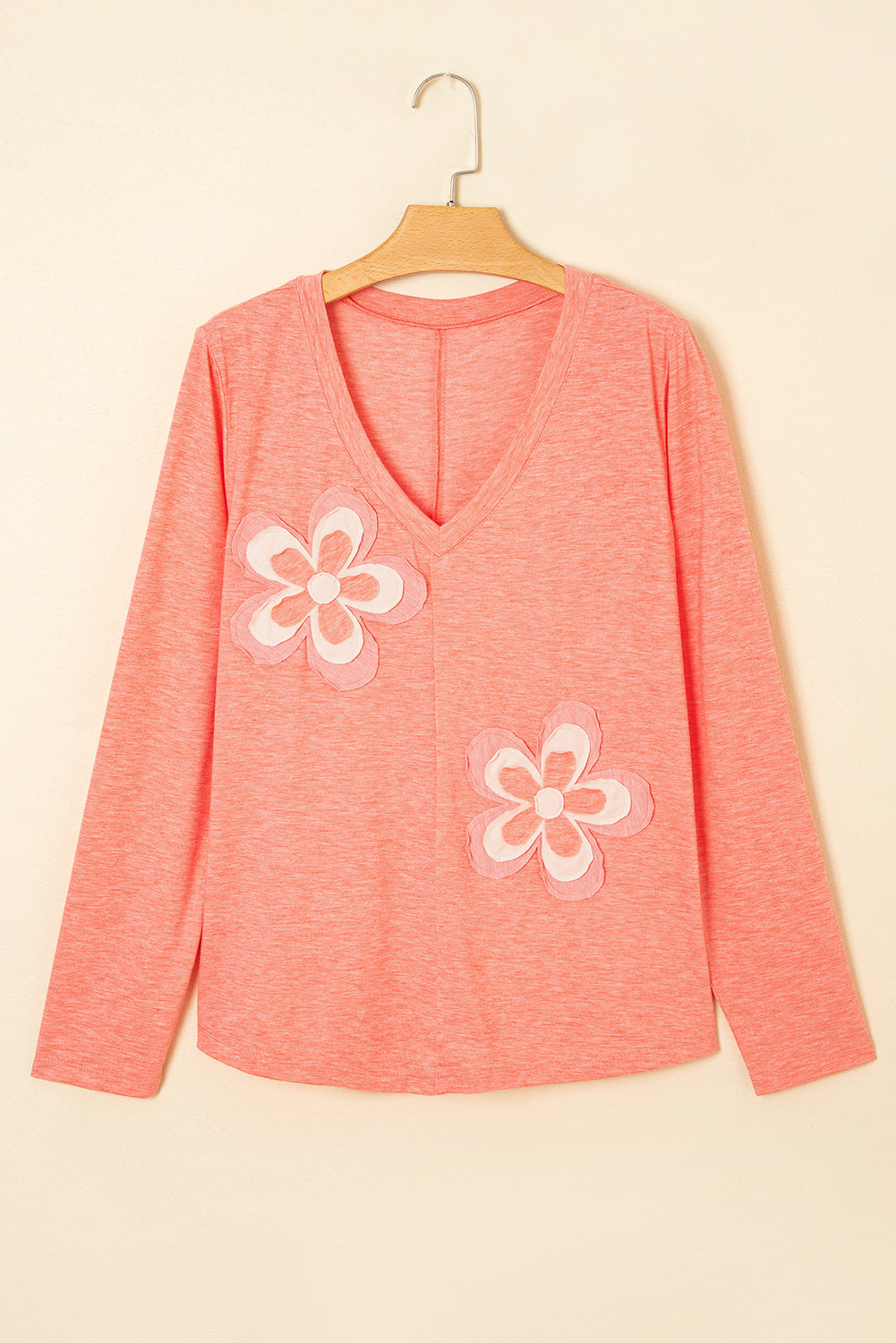 Top de manga larga con cuello de pico y parches florales de salmón fresco