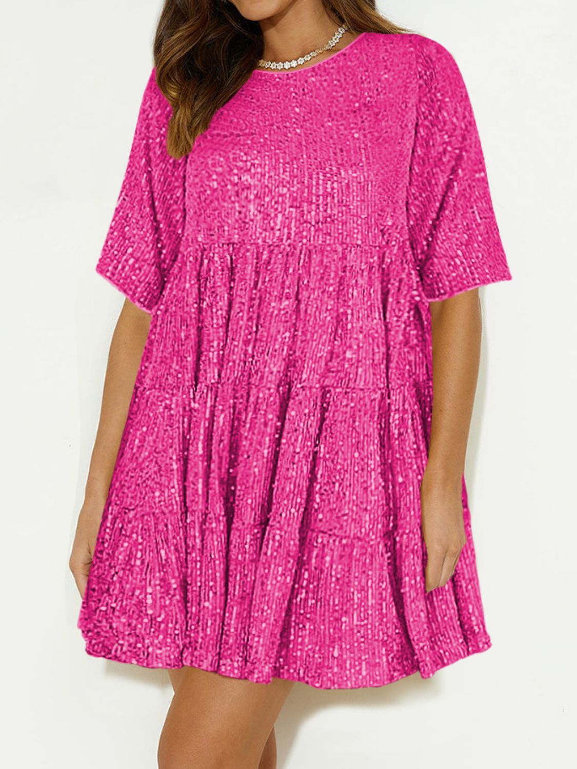 Minivestido de lentejuelas de cuello redondo y manga corta