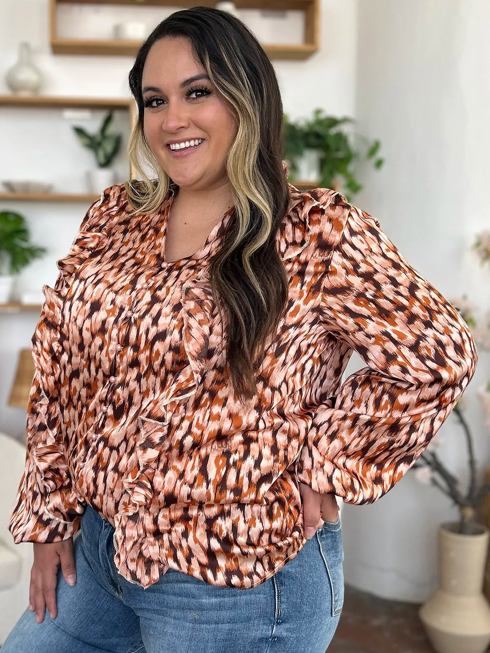 Camisa de manga abullonada con volantes estampada Double Take, talla completa
