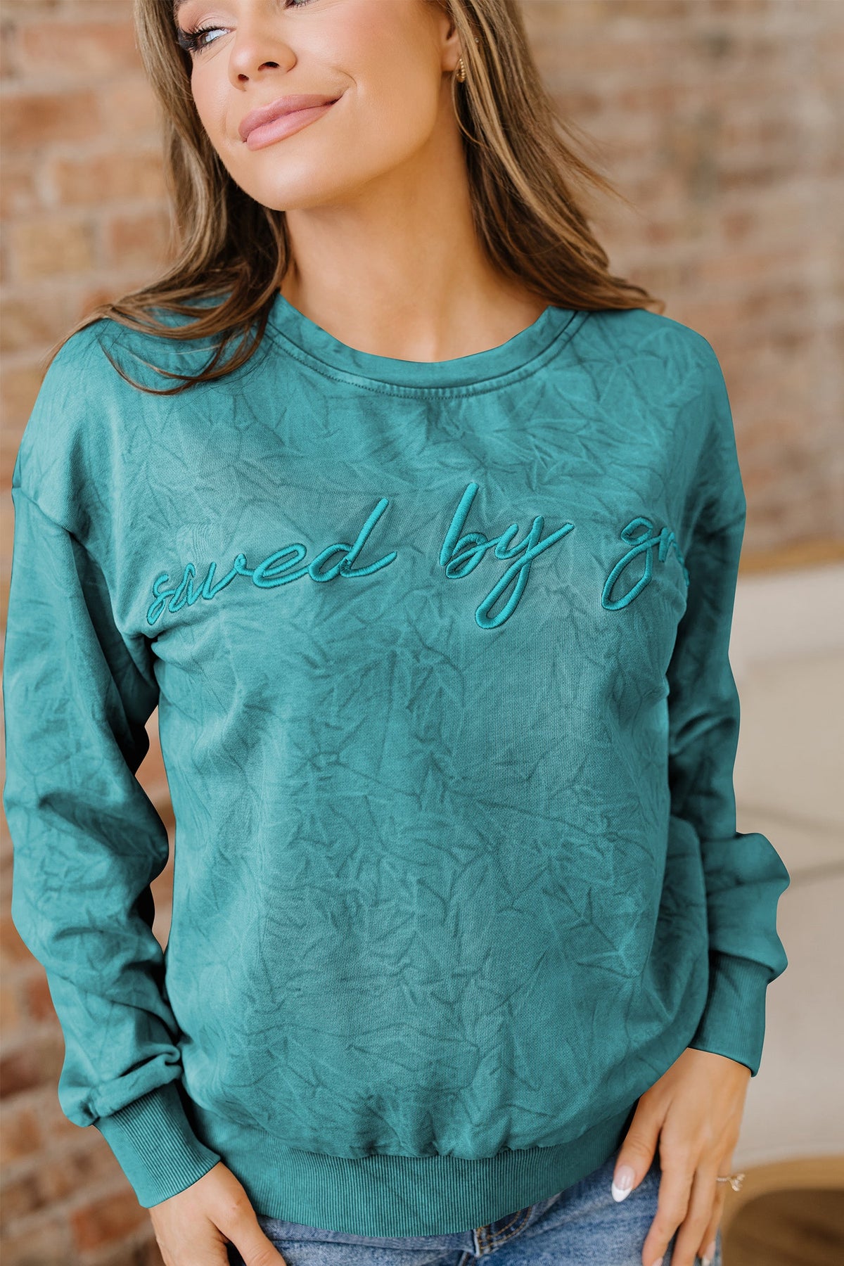 Sudadera holgada con bordado de letras "High-rise saved by grace" y lavado mineral