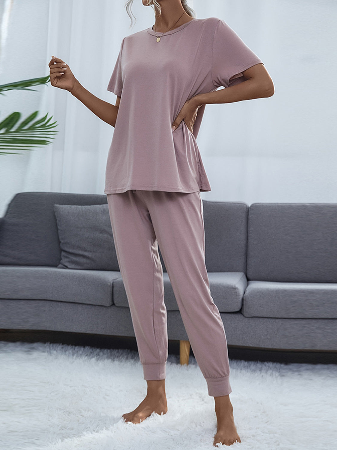 Conjunto de top y pantalón de manga corta con cuello redondo brillante