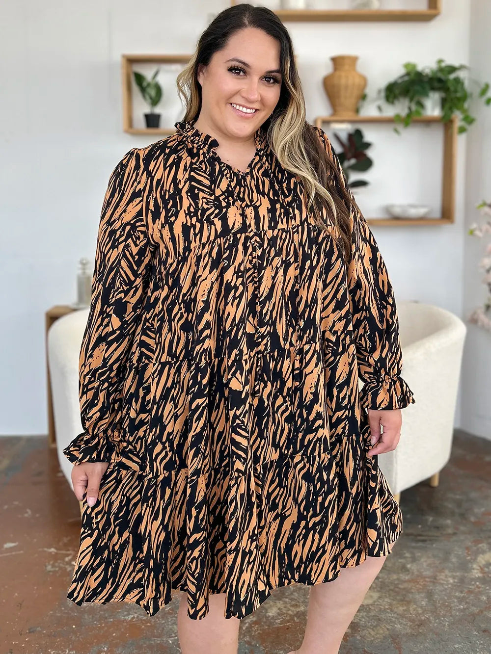 Vestido de manga larga Double Take con bajo con volantes estampado de talla completa