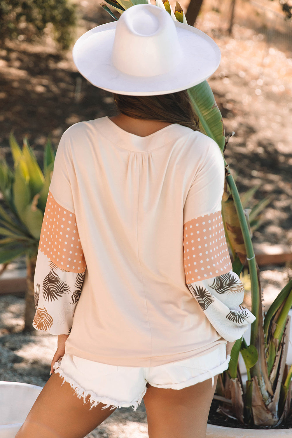 Blusa suelta con cuello en V, mangas abullonadas, patchwork de lunares y hojas de palmera Jet Stream
