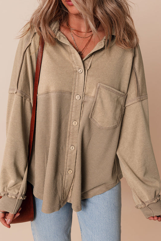 Chaqueta tipo camisa holgada con retales texturizados de lana de cabra lavada