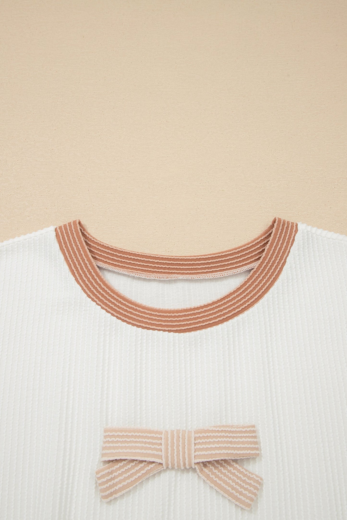 Top acanalado de talla grande con aplique de lazo albaricoque