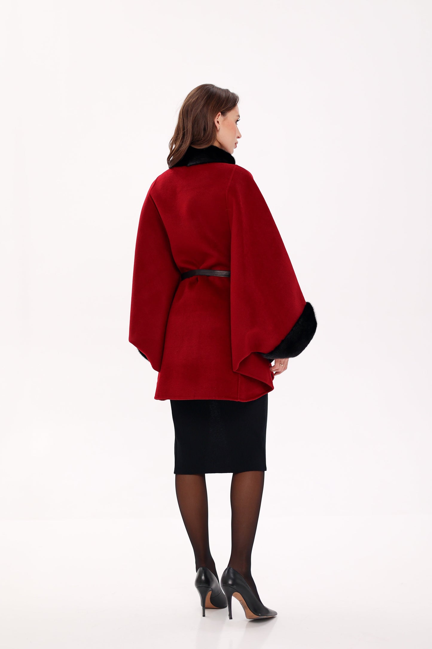 Poncho de lana de doble cara con piel de visón escandinavo auténtico
