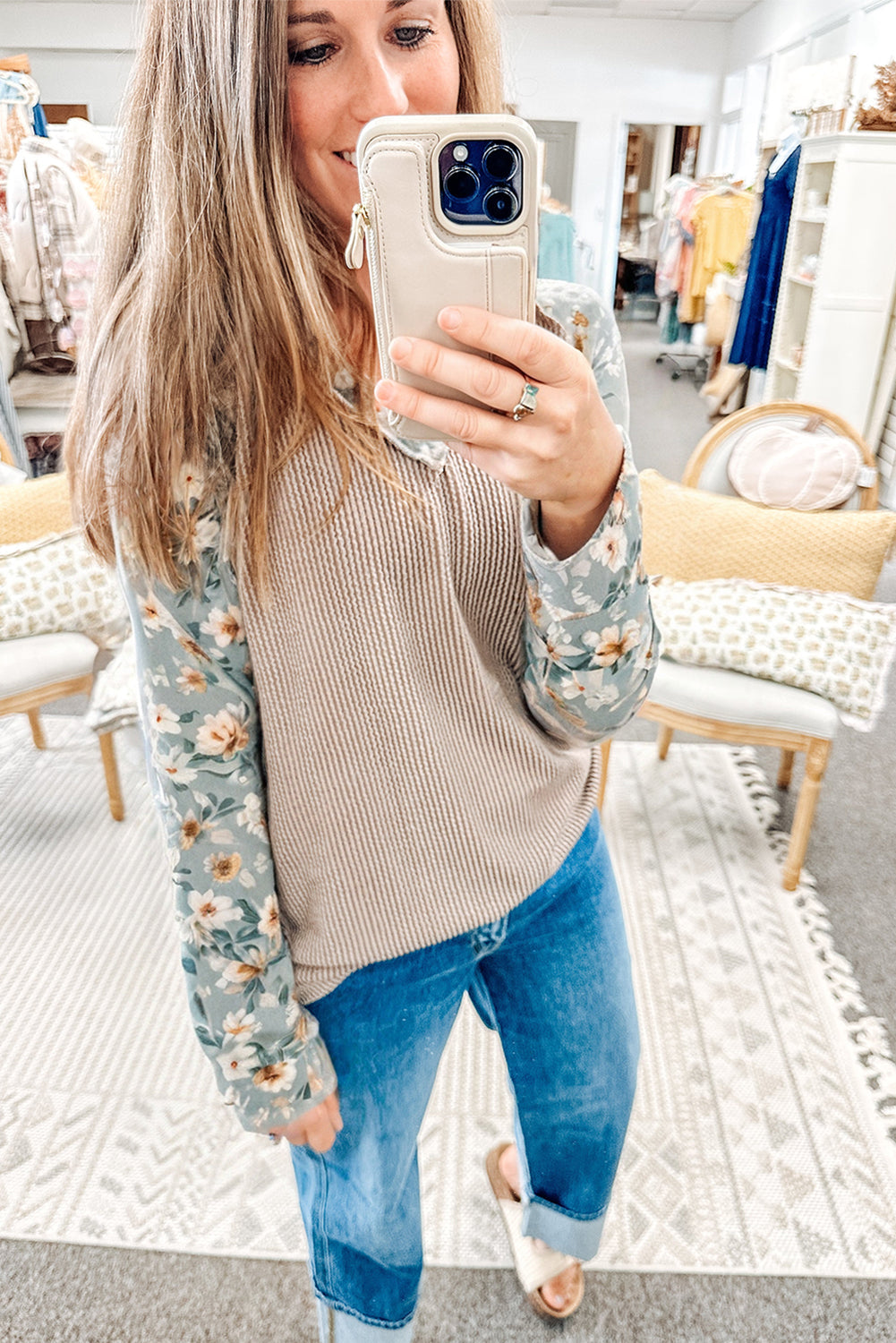 Camisa de manga larga con diseño floral acanalado en contraste y retazos Parchment Twist