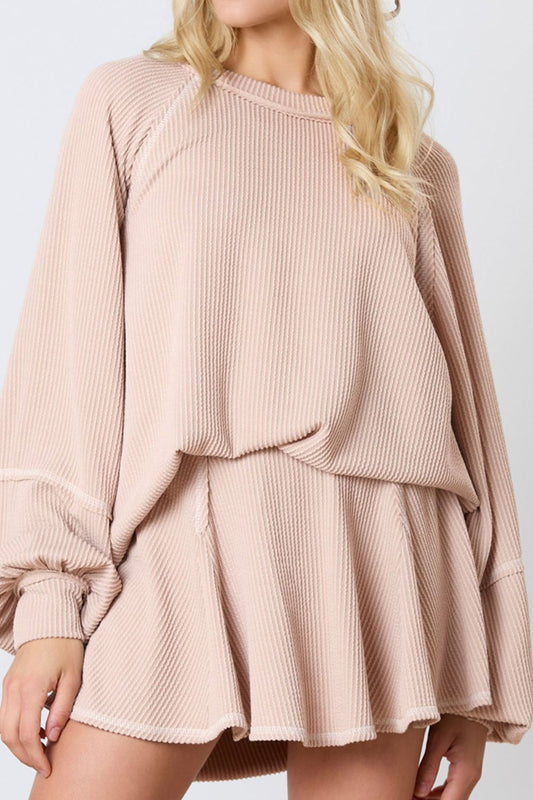 Conjunto de blusa de manga larga con cuello redondo y falda texturizada