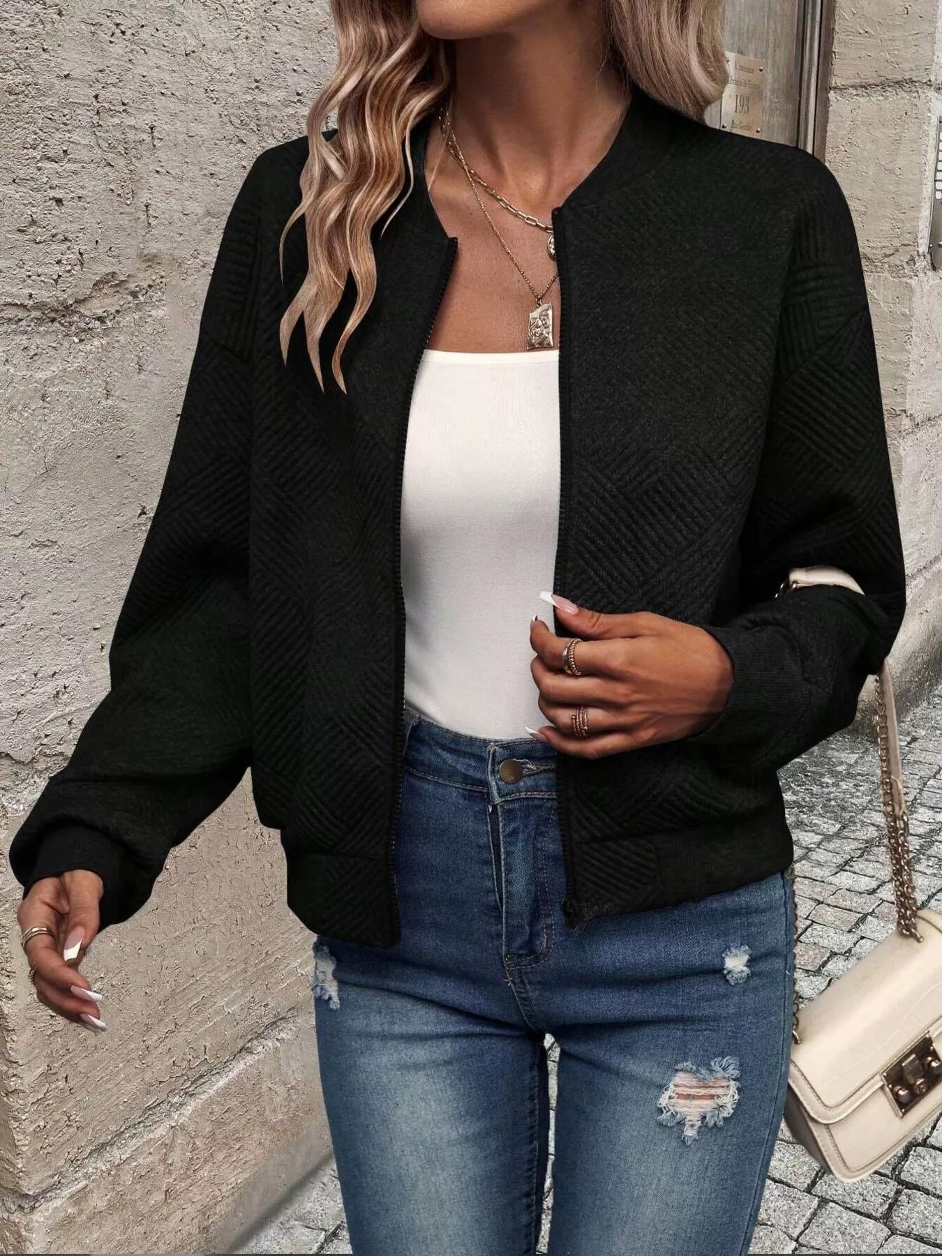 Chaqueta bomber con cremallera y textura
