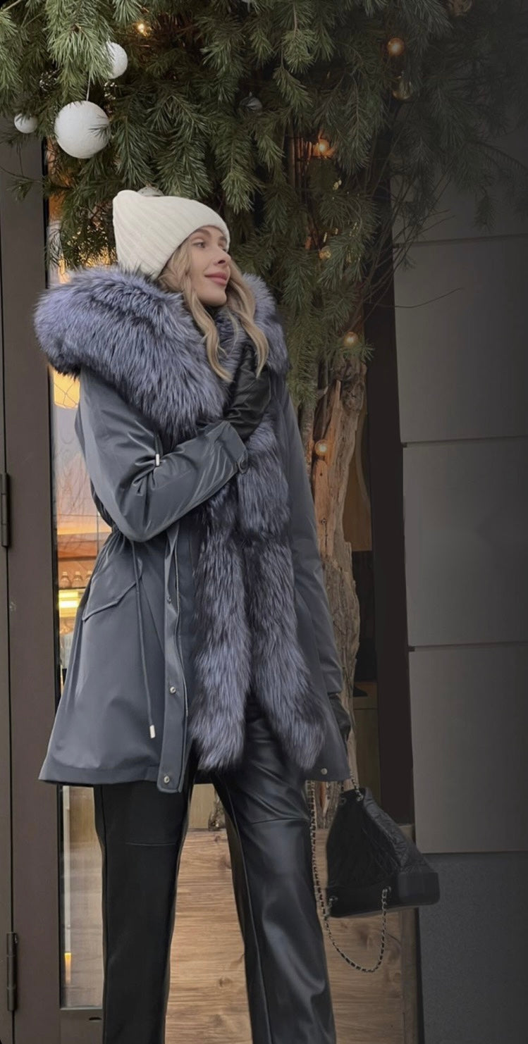 Parka Forrada con Capucha de Zorro Plateado Genuino y Aislamiento de Conejo