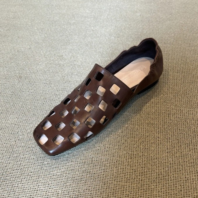 Women's Retro Flat Shoes With Hollowed-Out Pleats