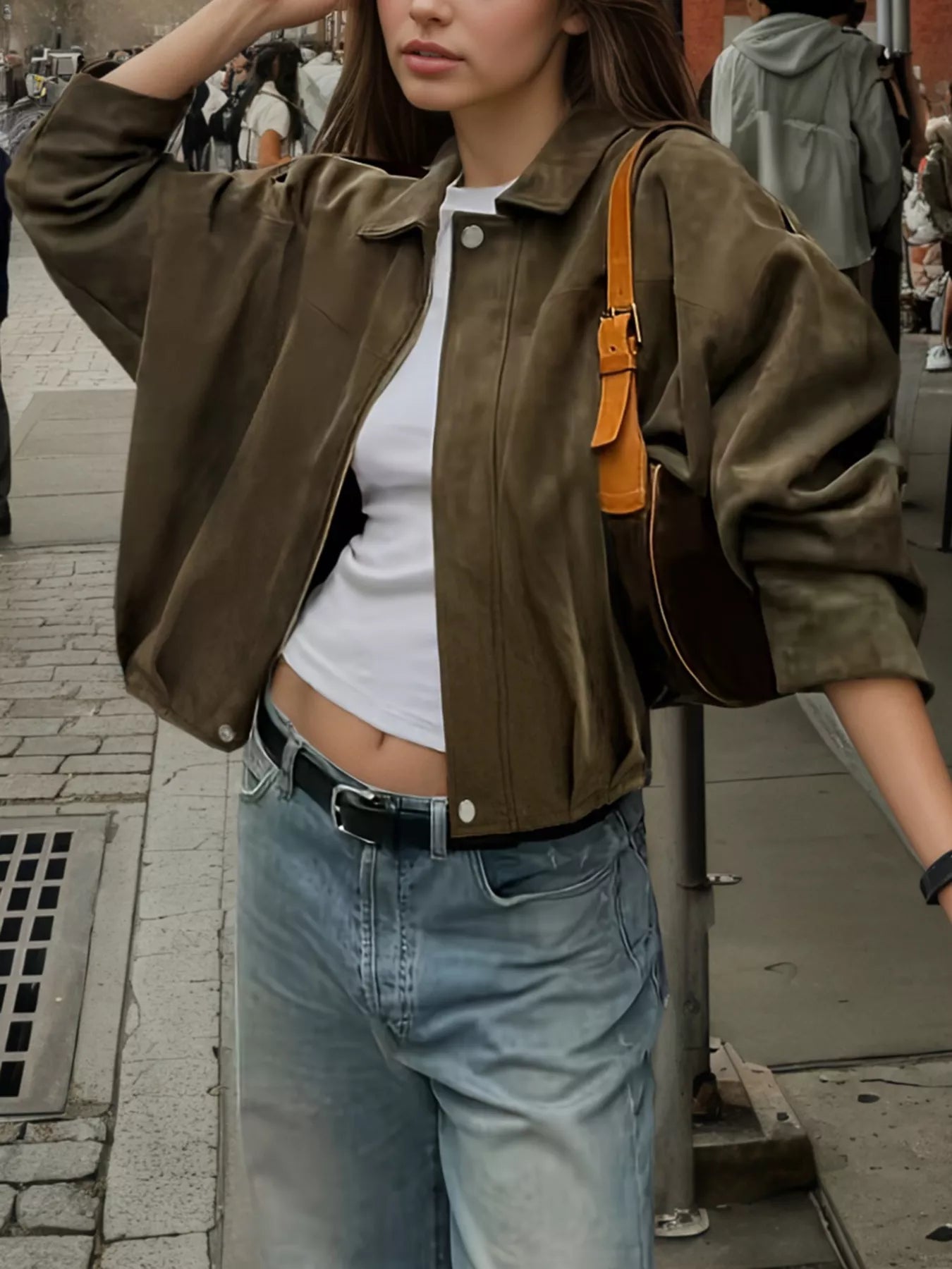Chaqueta bomber corta de gamuza tallas grandes. Ver la tabla de tallas en "más detalles".