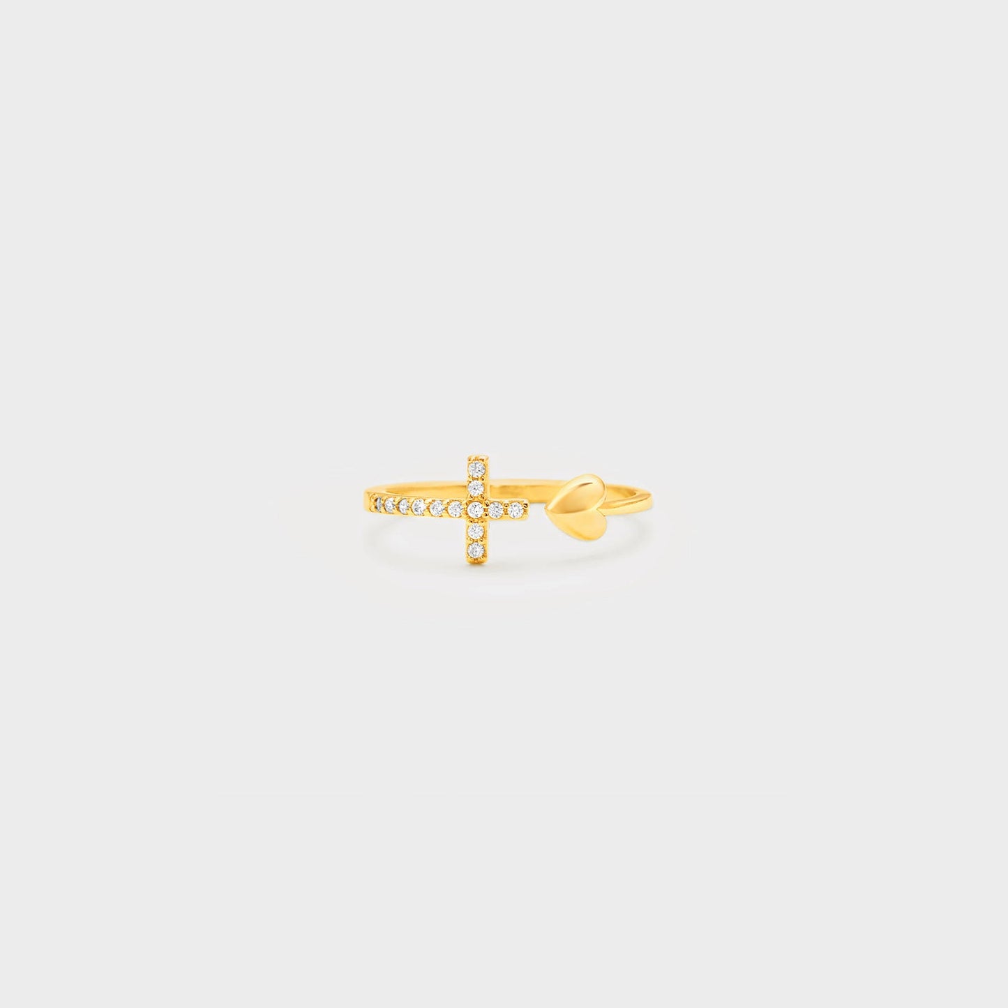 Anillo Abierto de Circonita con Cruz y Forma de Corazón Incrustadas