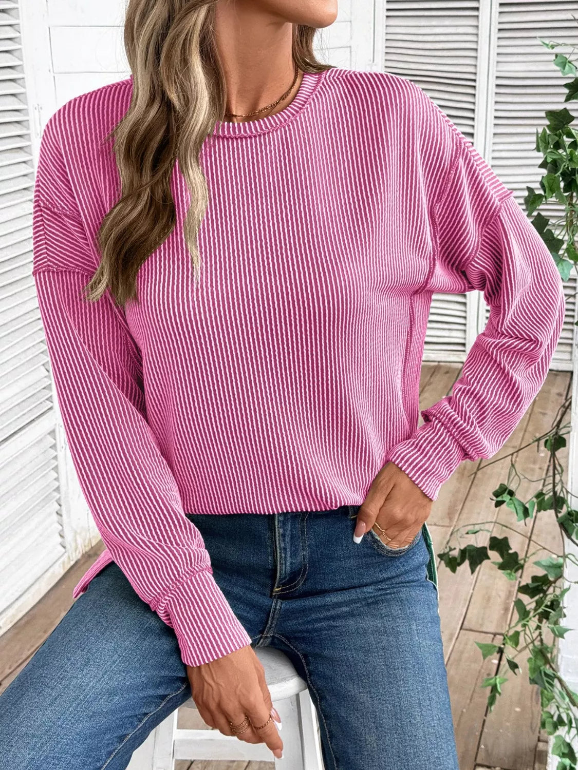 Sudadera de cuello redondo con aberturas laterales