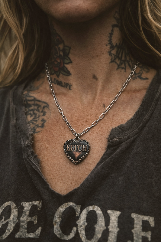Collar grabado "Western Heart B*tch"