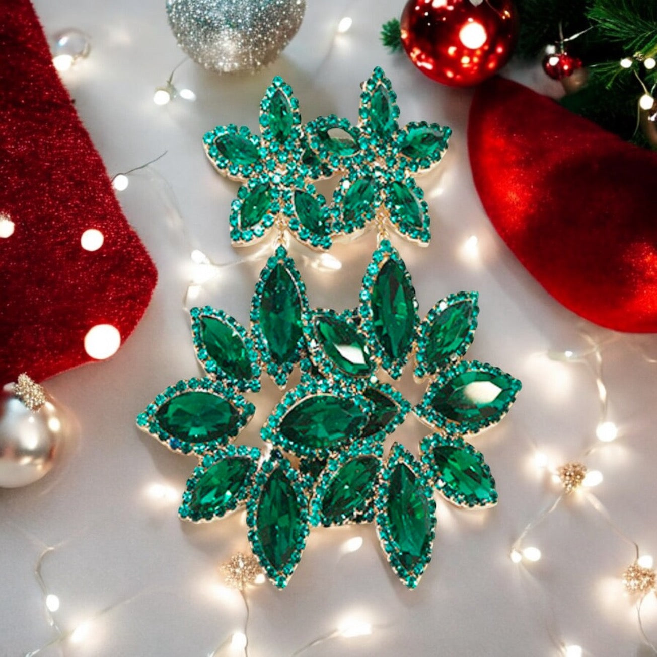 Pendientes de flor con pedrería y “lobe wonders” GRATIS