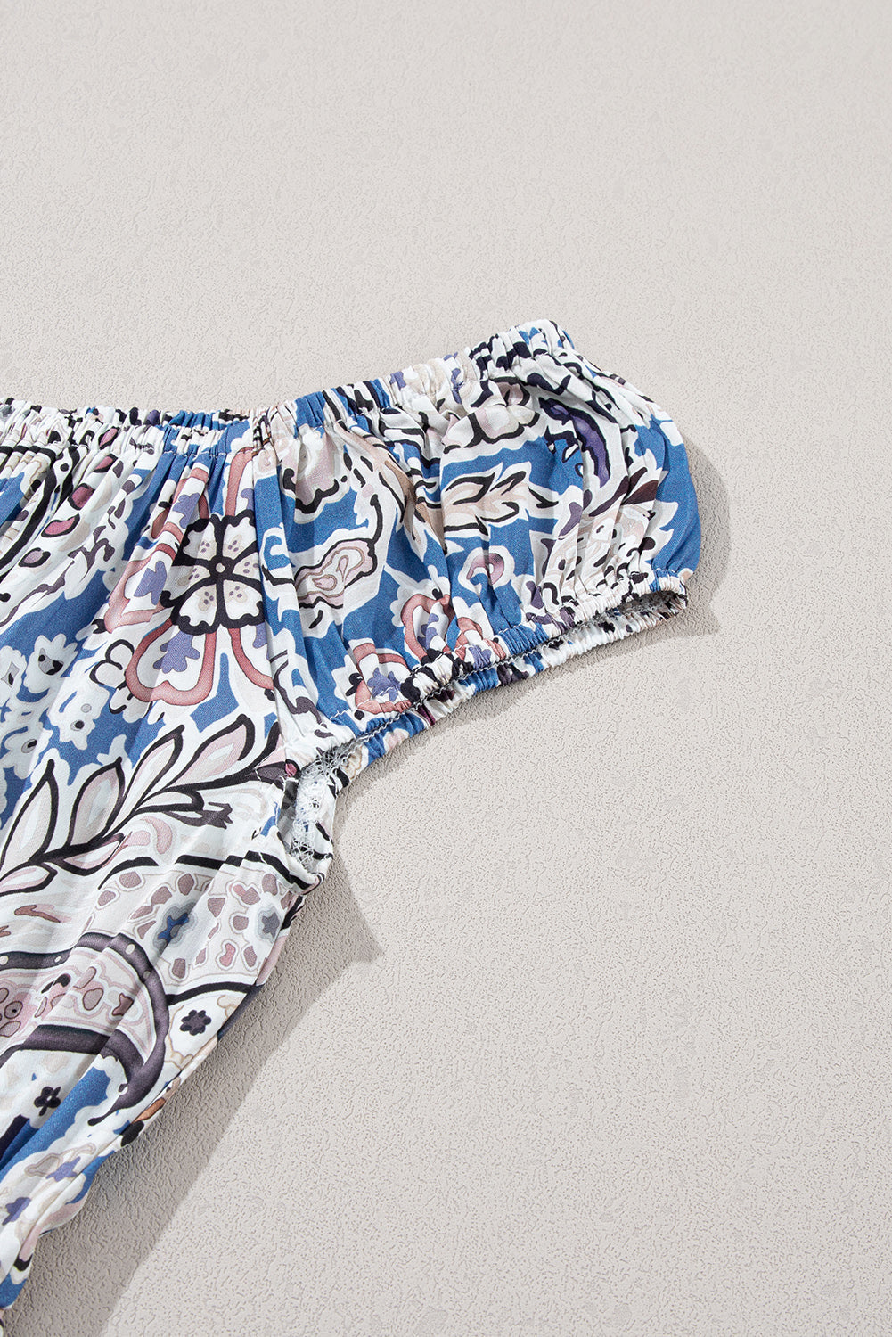 Vestido largo maxi con estampado paisley bohemio azul y hombros descubiertos