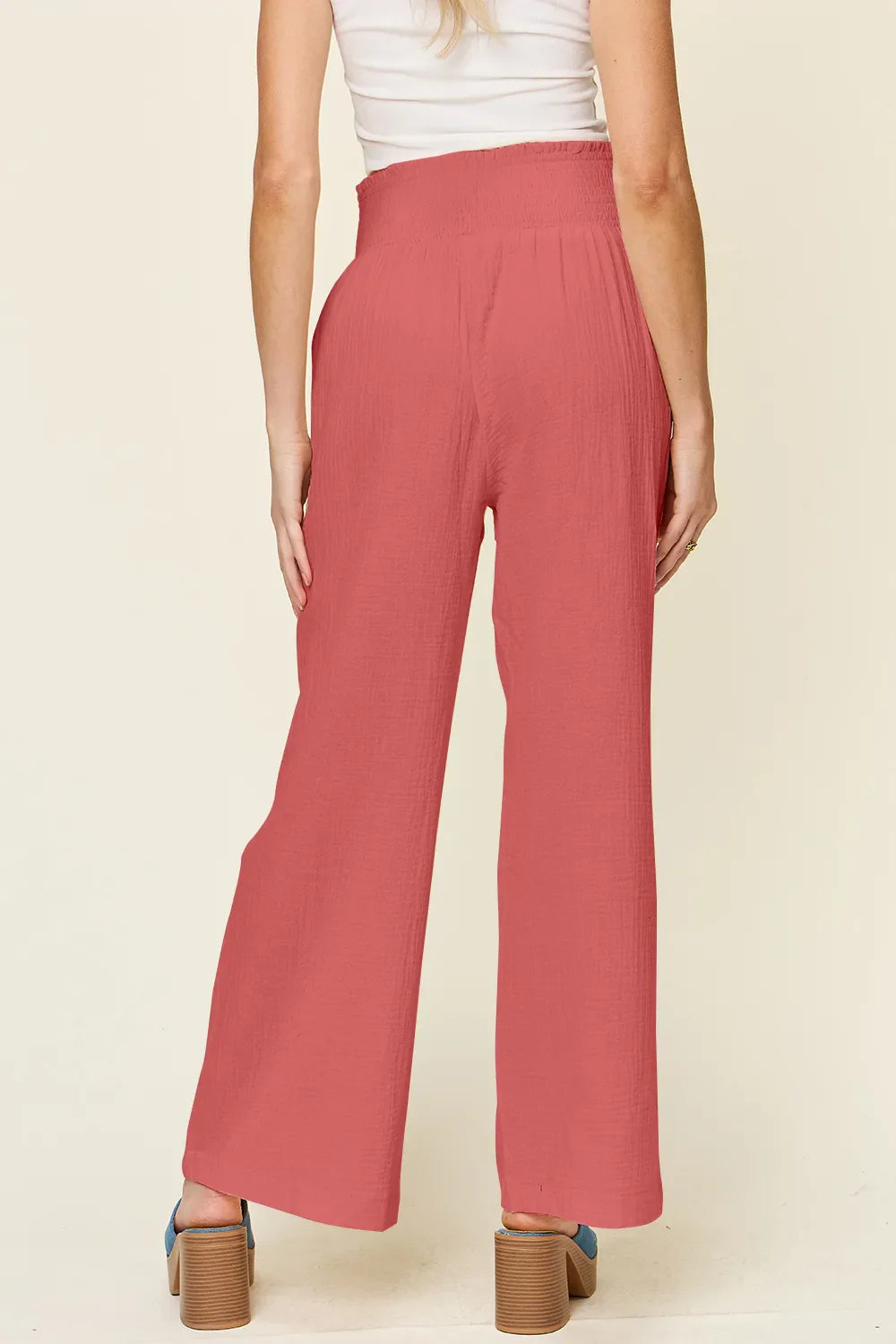 Pantalones anchos con cintura smock y textura de Double Take