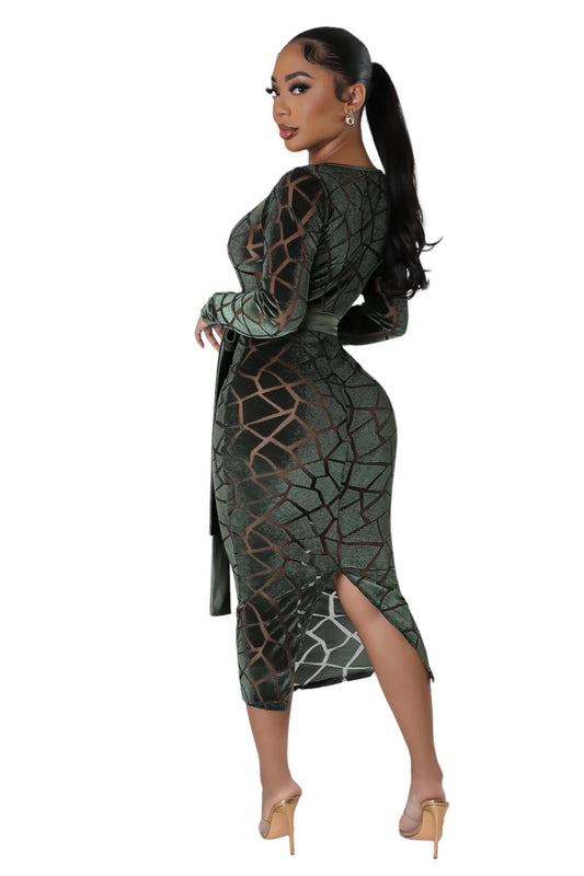 Vestido Midi Transparente con Cinturón de Terciopelo