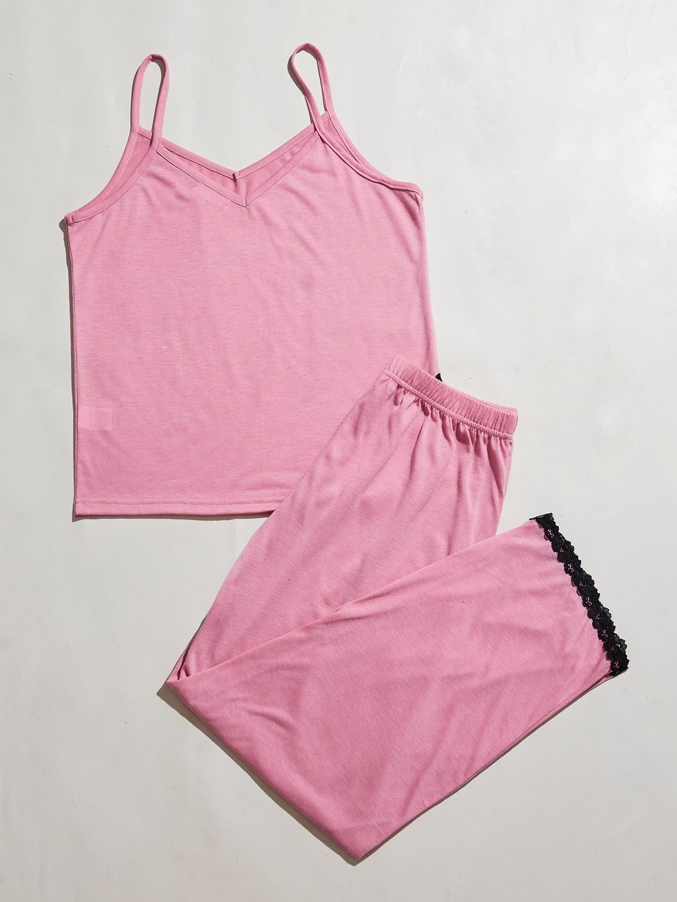 Conjunto de pijama de camisola con escote en V, ribete de encaje y aberturas, y pantalón