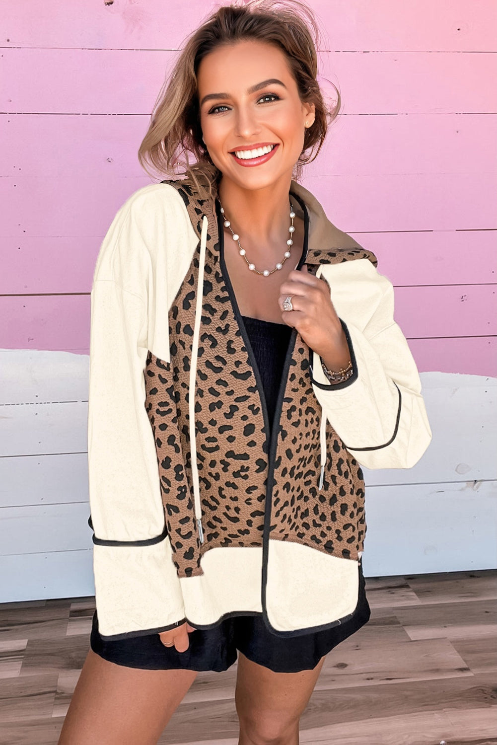 Chaqueta Abierta con Capucha, Estampado de Leopardo Marrón, Retazos y Ribetes en Contraste