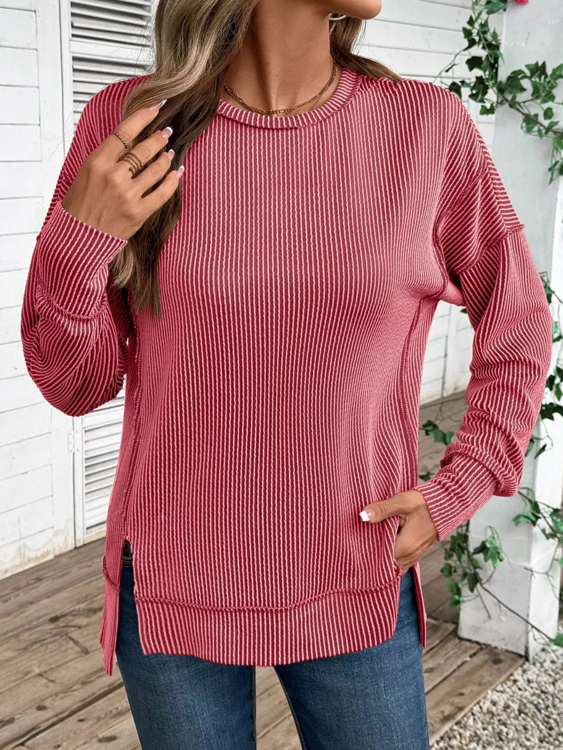 Sudadera de cuello redondo con aberturas laterales