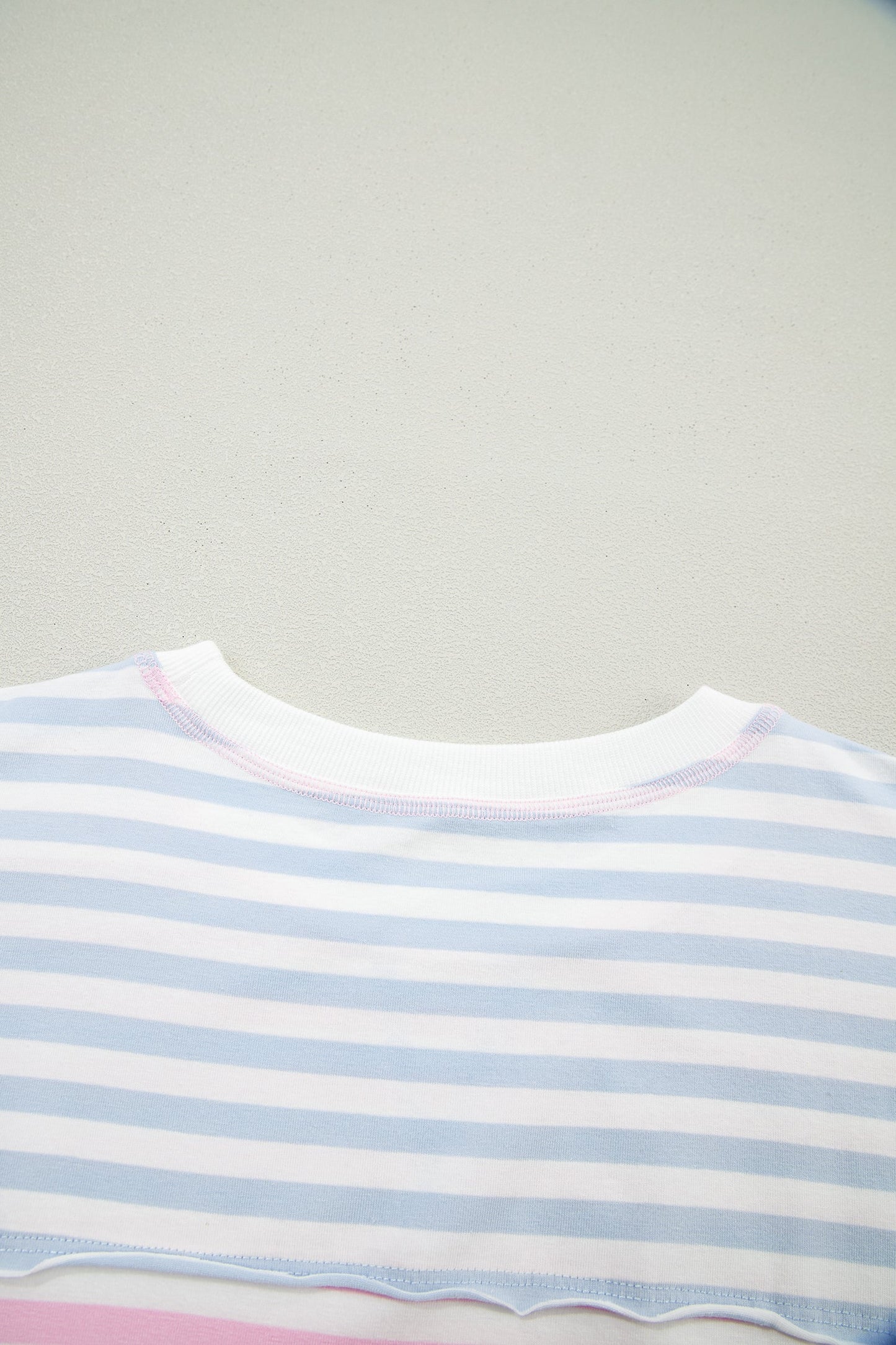 Camiseta informal de rayas con manga dolman oversize y retales