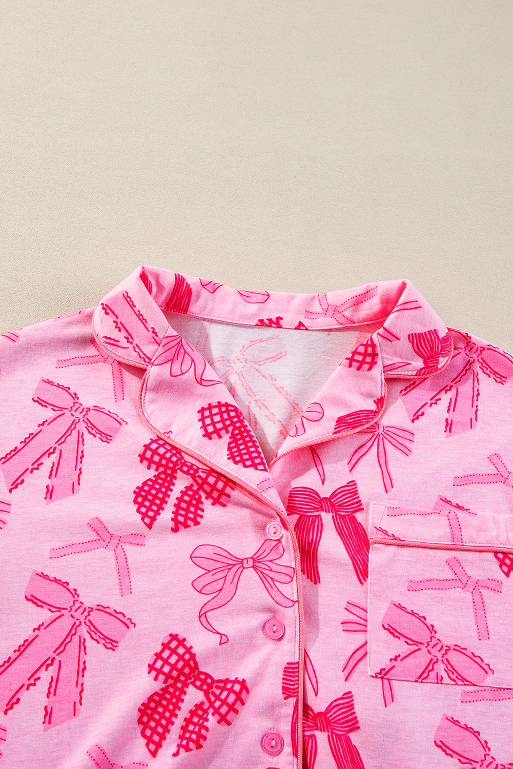 Conjunto de pijama de lazo rosa con estampado de solapa, manga corta y pantalón