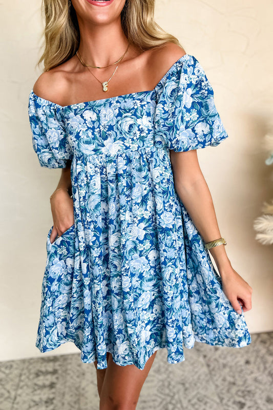 Minivestido de flores azul con mangas abullonadas y corte babydoll