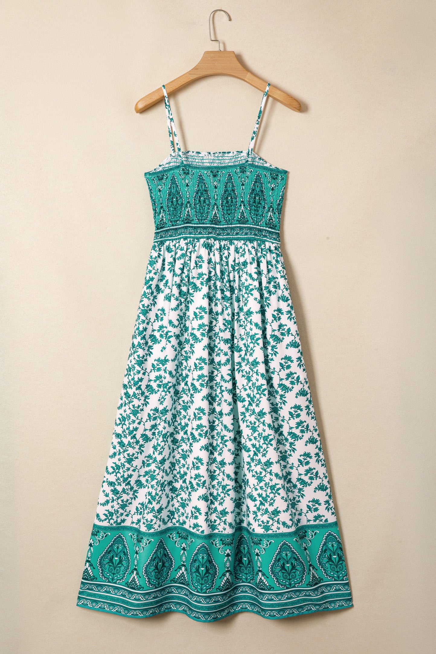 Vestido largo camisero fruncido con estampado floral bohemio verde