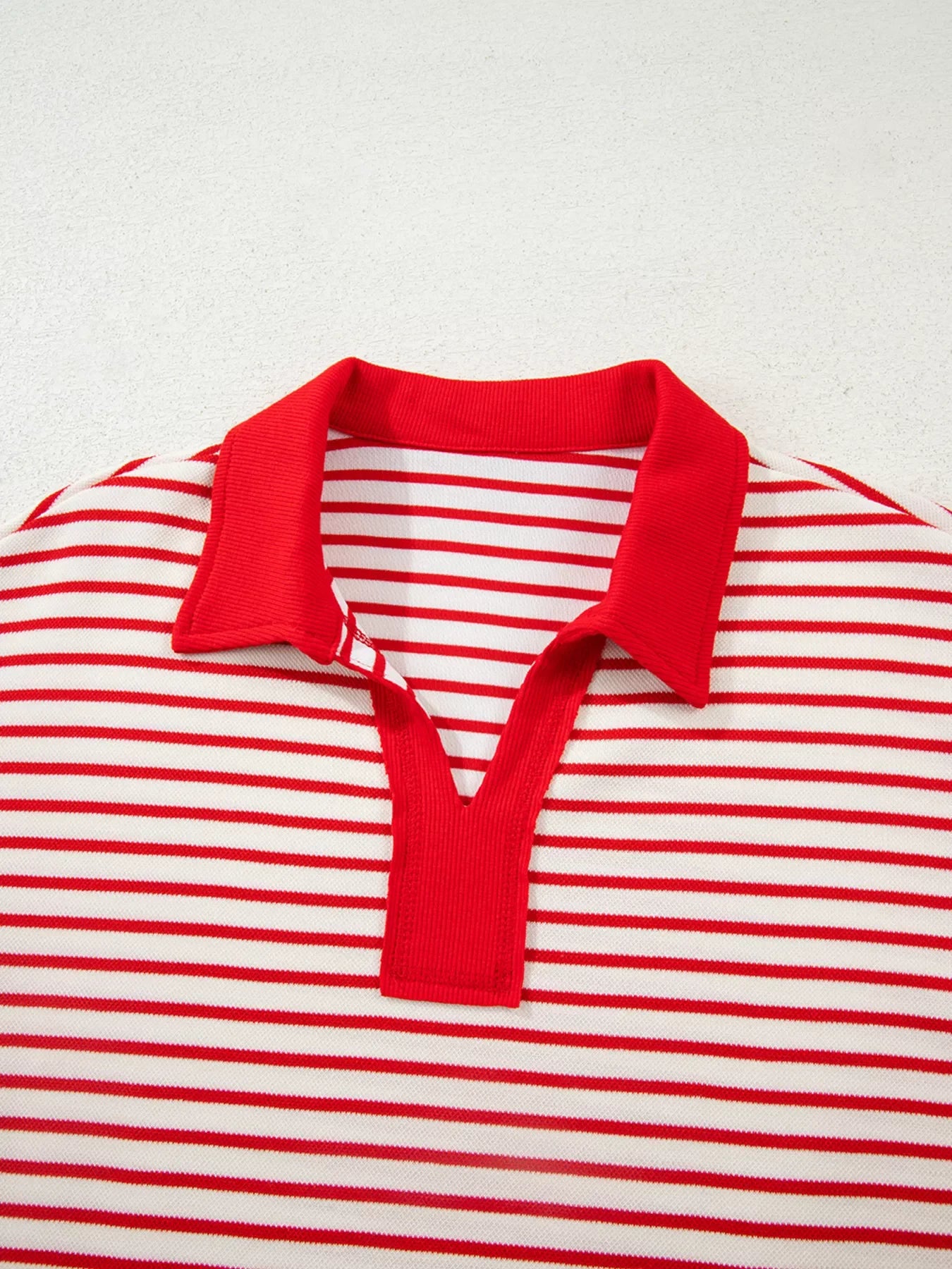Conjunto de dos piezas de jersey de punto con cuello en V a rayas, hombros caídos y falda pantalón