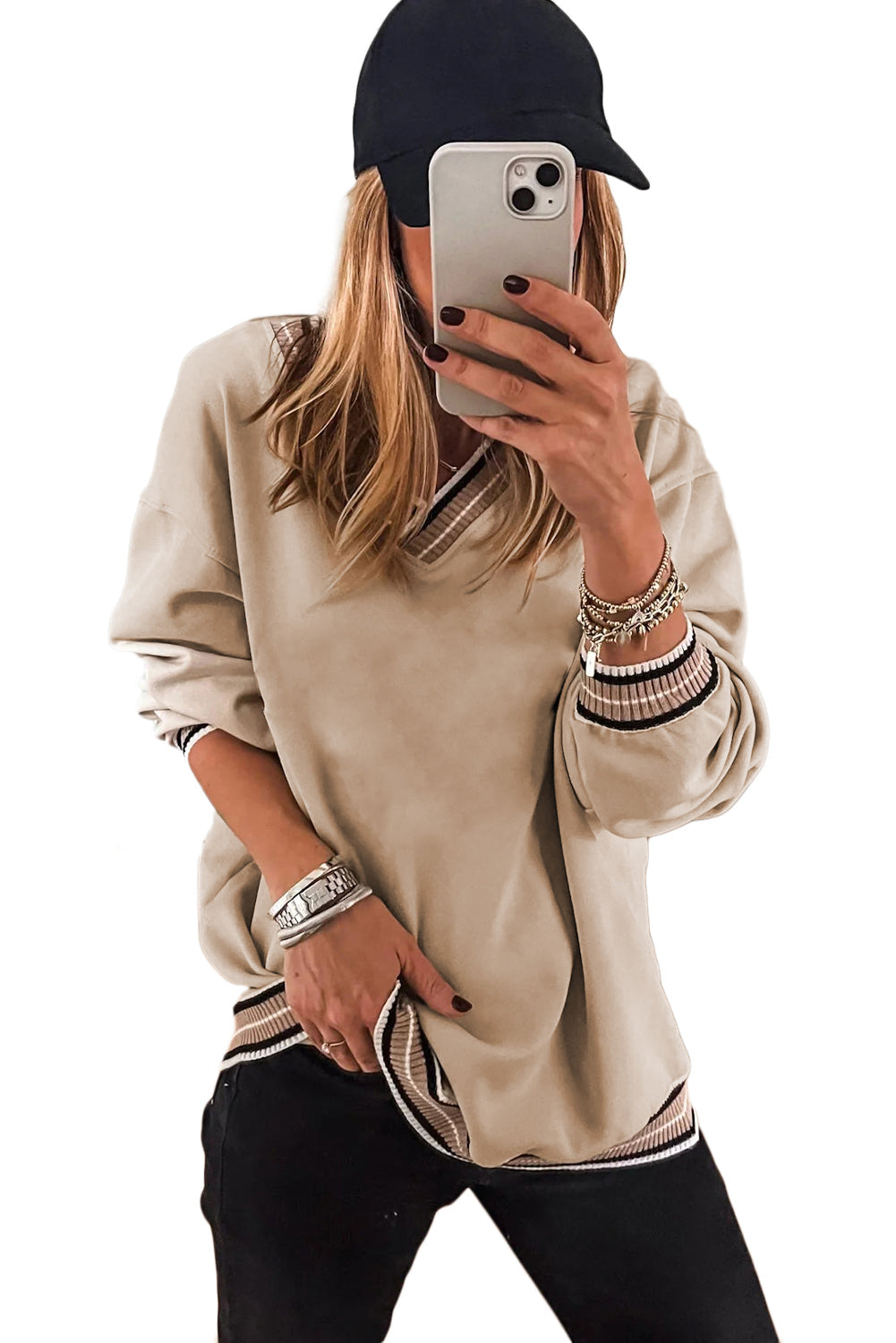 Sudadera gris con cuello en V y ribete de contraste de estilo universitario