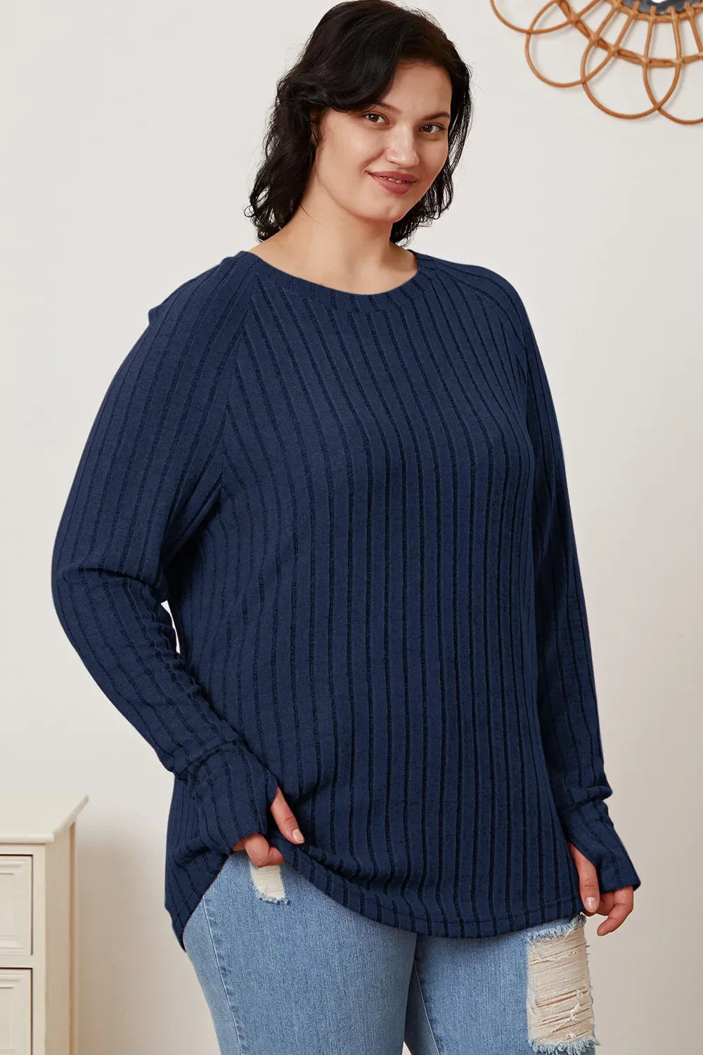 Camiseta básica de canalé con manga de orificio para pulgar y de talla completa para mujer